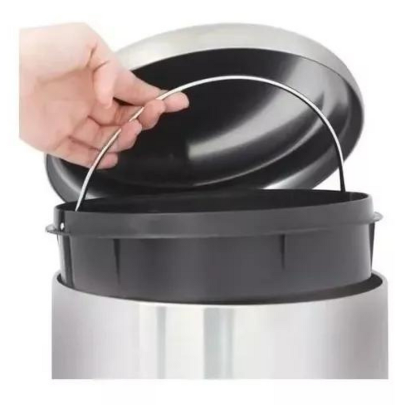 Lixeira de aço inox com pedal e cesto removível | 3 Litros